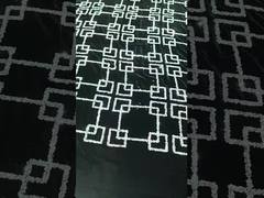 Μηχανές διανομής κοσμημάτων για ρούχα, δέρματα, παπούτσια, καπέλα, μαντήλια και άλλα υφαντικά προϊόντα