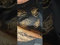 Μηχανές διανομής κοσμημάτων για ρούχα, δέρματα, παπούτσια, καπέλα, μαντήλια και άλλα υφαντικά προϊόντα